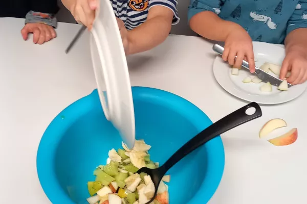 Früchtesalat_web.jpg Früchtesalat_web.jpg